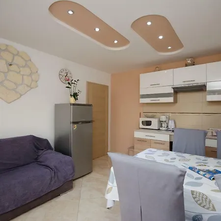 Apartment Mirjana Lopar