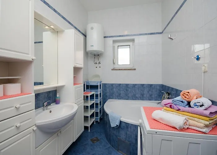 Mirjana Apartment Lopar